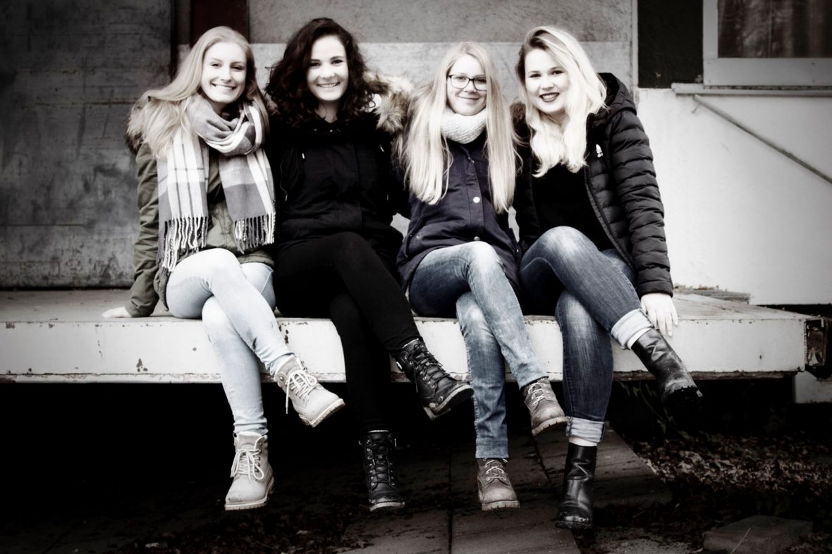 Freundschaftsfotos - Freunde-Fotoshooting - Freundinnenshooting Murnau - Foto Stoess Freundschaftsfotos - Freunde-Fotoshooting - Freundinnenshooting Murnau - Foto Stoess